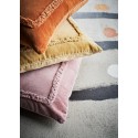 Housse de coussin velours rose poudré franges Madam Stoltz 45 x 45 cm