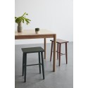 Tabouret design bois rouge Hübsch