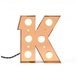 lampe lumineuse lettre k applique led metal laiton seletti caractere