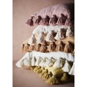 madam stoltz housse de coussin coton pompons 40 x 60 cm rose