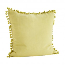 madam stoltz housse de coussin lin jaune pompons 60 x 60 cm