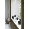 vase terre cuite aspect brut noir avec 3 trous muubs crop