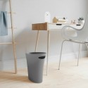 Poubelle de bureau design avec poignée Umbra Skinny gris