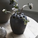 vase a trous pour fleurs  gres noir house doctor varios