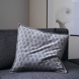 House Doctor Velv grau bedruckter Samtkissenbezug