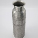 house doctor fenja vase cylindre aluminium grave argent antique