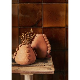 Kleine Terrakottavase im handwerklichen Stil von Madam Stoltz