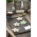 fleurs en bois decoration murale a suspendre ib laursen