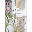 fleurs sculptees en bois decoratives a suspendre blanche ib laursen