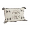 madamstoltz housse coussin salon beige gris brode motif ethnique