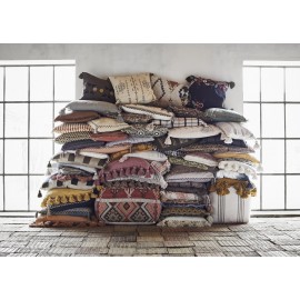 housse de coussin boho brode fleuri coton noir madam stoltz