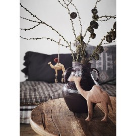 decoration a suspendre carillon clochette chameau fer laiton madam stoltz