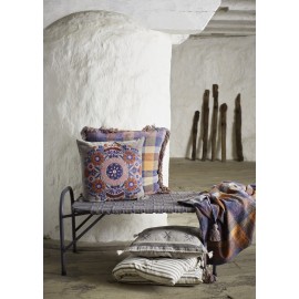 coussin brode fleurs folklore velours gris madam stoltz
