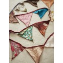 guirlande de fanions multicolore tissu recycle sari indien madam stoltz