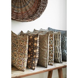 grande housse de coussin ikat beige marron motif abstrait madam stoltz