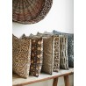grande housse de coussin ikat beige marron motif abstrait madam stoltz