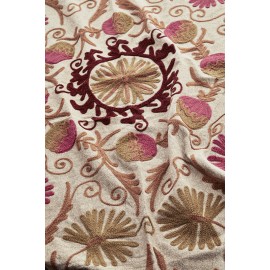 couvre lit brode persan beige rose madam stoltz suzani