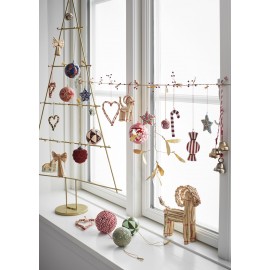 sapin de noel design metal dore a suspendre sur mur madam stolta