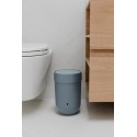 poubelle salle de bains gris bleu bascule umbra touch