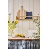 etagere murale etroite cuisine bois clair barre suspendue ib laursen
