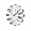 Horloge murale acier design Umbra Ribbon