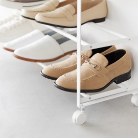 Etagere a chaussures 5 niveaux tablette bois roulettes Yamaazaki Tower