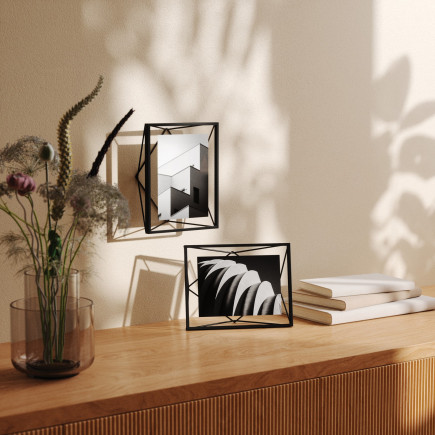 Cadre photo a poser design original metal Umbra Prisma