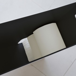 rangement design papier toilette reserve acier noir yamazaki tower