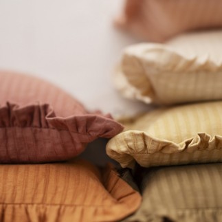 Housse de coussin volants couleur coton uni Madam Stoltz