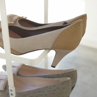 etagere a chaussures verticale compacte acier blanc yamazaki