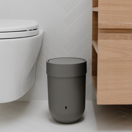 Poubelle salle de bains grise design umbra touch