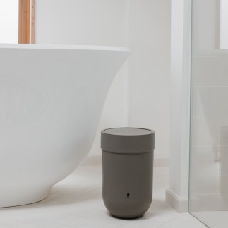 Poubelle salle de bains grise design umbra touch