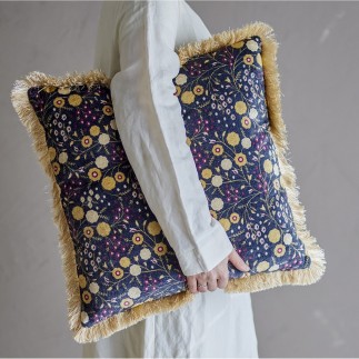 Coussin decoratif velours floral franges Bloomingville Eydis