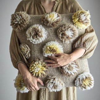 Grand coussin laine tufte fleurs Bloomingville SOMMA