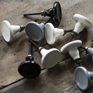 bouton de meuble gris simple ceramique ib laursen