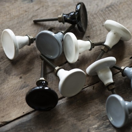 bouton de meuble gris simple ceramique ib laursen