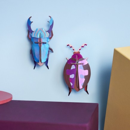Petit scarabee decoration murale carton Studio Roof Lumen Pink Beetle