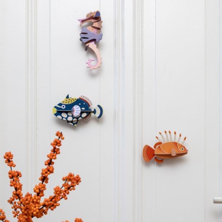 Wanddekoration mit Leoparden-Clownfisch von Studio Roof