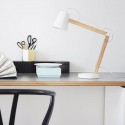 Lampe de bureau design en bois de frêne et métal blanc mat Frandsen Play