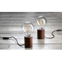 lampe a poser minimaliste bois de noyer frandsen bristol